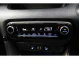 室内を快適温度にするオートエアコン!スイッチもシンプルで操作しやすく、オールシーズン快適なドライブに出かけられますね♪