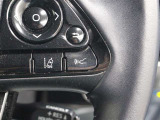 レーダークルーズコントロールには全車速追従機能を搭載し、ミリ波レーダーと単眼カメラで先行車を認識し、車速に応じた車間距離を保ちながら先行車に追従し、ドライバーの運転負荷を軽減します。