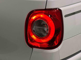 丸目で愛嬌のあるデザインのLEDリヤコンビネーションランプ(LEDストップランプ)が省電力・長寿命化を実現。