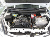 エンジンとモーターのダブルパワーで高い加速性能を発揮。スタート時や高速道路での合流もスムーズです。