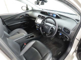 シンプルで使いやすいデザインの運転席です。