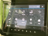 目的地検索や住所、電話番号、周辺施設など、ナビゲーションの各メニューを表示。行き先に合わせて検索方法を選べるので、必要な案内へ画面からスムーズに進めます。