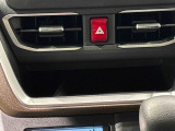 手の届くところにスマートフォンが置けるインパネセンタートレイ