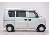 県内13店舗にて常時500台以上ダイハツ車を展示中です。見て、触って、納得のいく一台をぜひ見つけてください。
