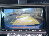 【バックカメラ】駐車時に後方がリアルタイム映像で確認できます。大型商業施設や立体駐車場での駐車時や、夜間のバック時に大活躍!運転スキルに関わらず、今や必須となった装備のひとつです!