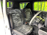運転席まわりには十分なスペースがあり、大柄な方でもゆったり運転していただける環境です。