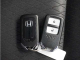 ◆スマートキー◆カギをバッグやポケットに入れたままでもドアロックの開閉ができる『スマートキー』付き!雨天や暗くなってもカギを取り出す必要がなくドアの開錠&エンジンも始動できます