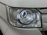 LEDヘッドライトです。デザイン性がよくとても明るいので、夜間の走行や悪天候でも安心です。しかも長寿命!