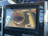 テレビ番組を画面で視聴でき、停車中の休憩時間にも映像を楽しめます。画面内に番組映像が表示されるため、ちょっとした待ち時間を過ごす際に便利な装備です。