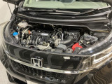 コンパクトなエンジンルームで、室内空間を確保しています。ホンダのMM思想(マンマキシマム・メカミニマム)は今でも受け継がれています。