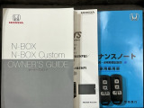 スマートキーは鍵をバッグに入れたままでもドアロックの開閉やエンジンのON・OFFができます。夜間や雨の日も鍵を探さなくて良いので便利です。