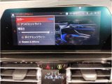 【ⅰドライブナビゲーション】文字情報も鮮明に表示する高解像度カラーディスプレイを採用。視認性に優れた地図デザインと特徴的な建造物を目印にした描写表示で現在位置を把握できます。地図データの更新も可能です