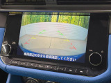 【バックカメラ】駐車時に後方がリアルタイム映像で確認できます。大型商業施設や立体駐車場での駐車時や、夜間のバック時に大活躍!運転スキルに関わらず、今や必須となった装備のひとつです