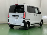 後席の窓には外から車内が見えにくくなるプライバシーガラスを採用。周りを気にせずリラックスして過ごせます