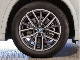 BMW純正アルミホイールです。納車時にはアルミホイールコーティングも承っております!是非ご検討下さいませ。