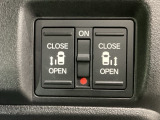 【両側パワースライドドア】両側がパワースライドドアになっており、運転席のスイッチやスマートキーでも開閉が可能です!開口部も広いので乗り降りも楽々♪