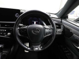 各操作スイッチなどもハンドルから手を放すことなく操作可能で安全運転に支援いたします!