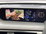 テレビ番組を画面で楽しめる装備を備えています。停車中の休憩時間などに映像や番組を視聴でき、チャンネル情報も画面で確認しながら選べるため、使い方も分かりやすいです。