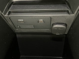HDMIポート、USBポートが装備されております。HDMIポートを他の機器と繋げることによって、モニターへ映像を流すことができます。