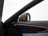 各モデルの情報がインプットされた専用テスターで過去の細かな不具合を確認し、モデルの各部位ごとに専用スペシャルツールを用いて整備します。