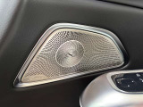 Burmester 4Dサラウンドサウンドを搭載。臨場感のある音が室内を満たし、移動時間を豊かにします。