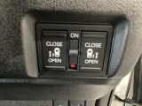 【両側パワースライドドア】両側がパワースライドドアになっており、運転席のスイッチやスマートキーでも開閉が可能です!開口部も広いので乗り降りも楽々♪
