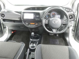 運転席からの視界はこんな感じです☆お気軽にご来店いただき、実際に座って是非お確かめください。ドライバーに寄り添う快適な操作フィールをもたらすステアリングです。