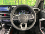インテリアに合わせたデザインのステアリングは、運転される方のことも考え、運転しやすい形状、大きさです。是非一度、実際に触ってお確かめください。