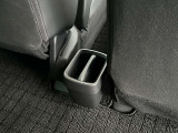 身のまわりの小物類がすっきり収まる、「使える」サイズの収納を数々装備。