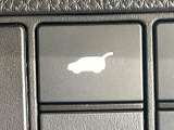 【パワーバックドア】スマートキーや運転席のボタンを押すだけでリアゲートが自動で開閉します!荷物を持っている時や、高い位置にあるバックドアを閉める際に便利な機能です♪