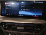 ドライバー中心に設計されたBMWのコクピットはナビゲーションシステムもドライバーーが見やすい角度に調整されております。