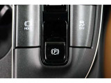 電動パーキングブレーキを搭載。スイッチ操作でパーキングブレーキを作動・解除することが可能ですので、操作の力が不要ですよ♪