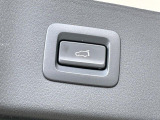 【パワーバックドア】スマートキーや運転席のボタンを押すだけでリアゲートが自動で開閉します!荷物を持っている時や、高い位置にあるバックドアを閉める際に便利な機能です♪