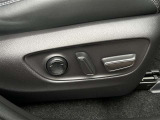 パワーシート搭載。微妙な調整が手軽にでき、ピッタリのポジションで運転することが可能です。