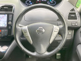 【純正革巻きステアリング】上質な革を使用することで、手にしっかり馴染みとても運転しやすいハンドルです♪