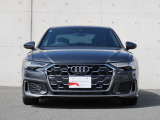 一目でAudiだと分かる特色を持つフロントマスク。