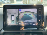 アラウンドビューモニターは車の全周囲をカメラで映しだして障害物や人を確認、周りの状況を確認しながら安全に駐車できる便利な装備になります。