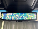 【デジタルインナーミラー】後席の大きな荷物や同乗者で後方が確認しづらい時でも安心!カメラが撮影した車両後方の映像をルームミラー内に表示。クリアな視界で状況の確認が可能です!