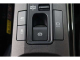 電動パーキングブレーキを搭載。スイッチ操作でパーキングブレーキを作動・解除することが可能ですので、操作の力が不要ですよ♪