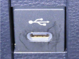 USB端子を装備しております。