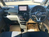 運転席まわりは機能的で操作しやすいです。