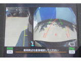 バックギアに入れるとバックカメラの映像がナビに映ります。障害物までの距離もわかりやすいです。