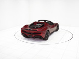 新開発のV6エンジンは「ピッコロV12」と呼ばれるほど、高回転域まで澄み切ったエグゾーストノートを奏でます。