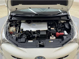 トヨタ中古車「まるごとクリーニング」施工済。エンジンルームを専用洗剤で洗浄!高圧&スチーム洗浄も行います。樹脂部分も艶出し剤でピカピカです☆☆