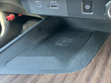ワイヤレス充電器、Qi(チー)規格対応スマートフォンを置くだけで充電ができます。