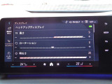 ヘッドアップディスプレイがついており、遠くの道路と手前のメーターを交互に見る必要がなく、目のピント調節が楽になり、速度やナビの指示を確認できます。