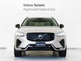 Dark エクステリアとなることでXC60に精悍な印象が加わり、さらにモダンでスポーティな存在感を与えます。
