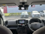 視界広々で運転しやすいインパネ