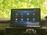 ナビや電話、スマートフォン連携などの項目が並び、目的に応じて選びやすい画面構成です。各種機能へアクセスしやすく、日々の移動やお出かけをサポートしてくれます。
