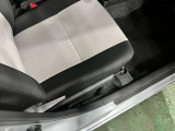 痛みの出やすい運転席シートの角、フロアマット、座面、ともに良好です